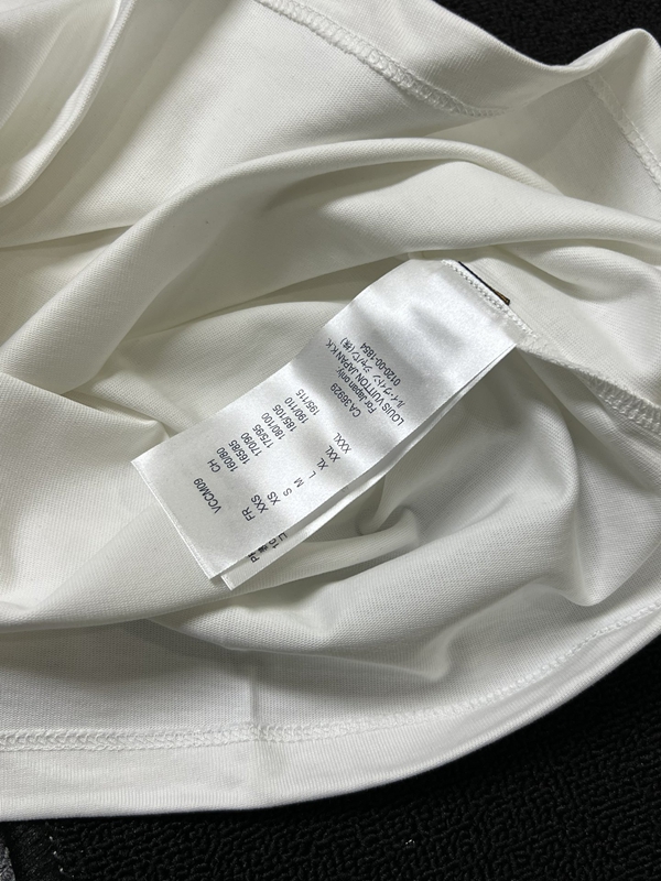 ブランドTシャツ着用イメージ